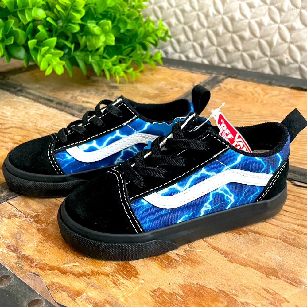 7.5 toddler no trip Vans NWT.